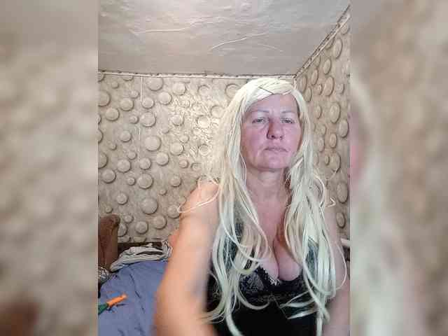 FameLara webcam