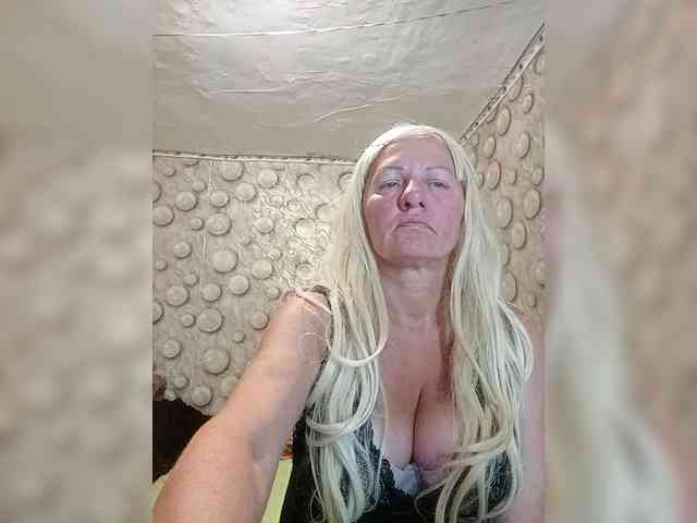 FameLara webcam
