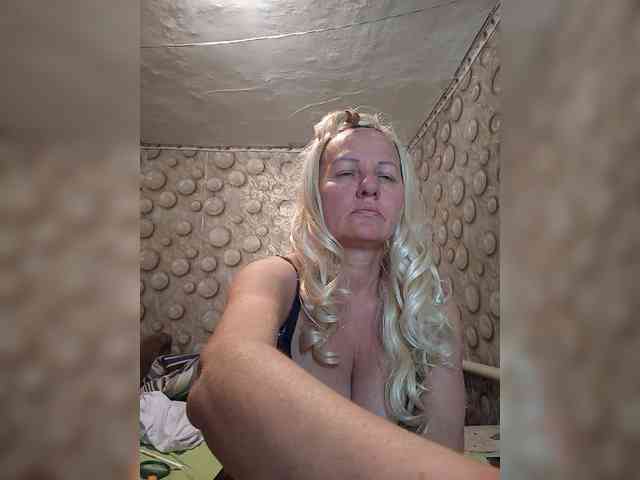 FameLara webcam