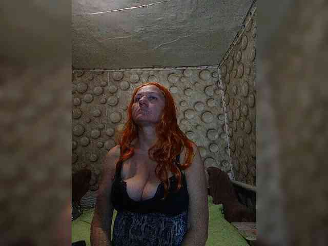 FameLara webcam
