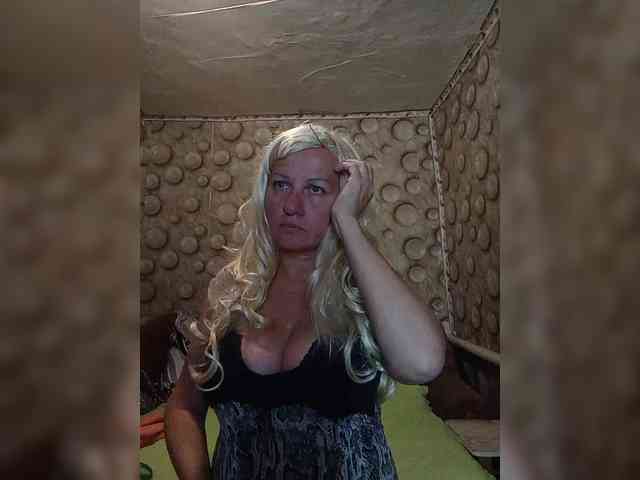 FameLara webcam