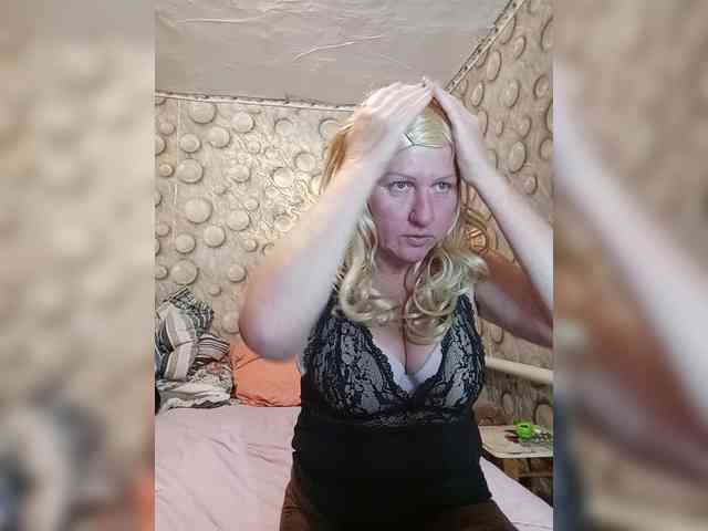 FameLara webcam
