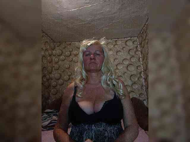 FameLara webcam