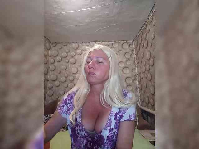 FameLara webcam