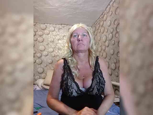 FameLara webcam
