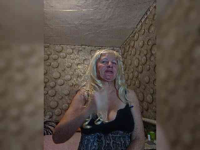 FameLara webcam
