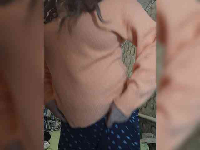 FameLara webcam