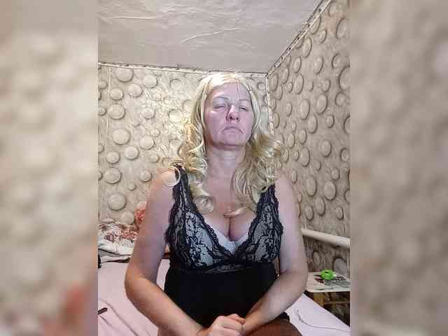 FameLara webcam