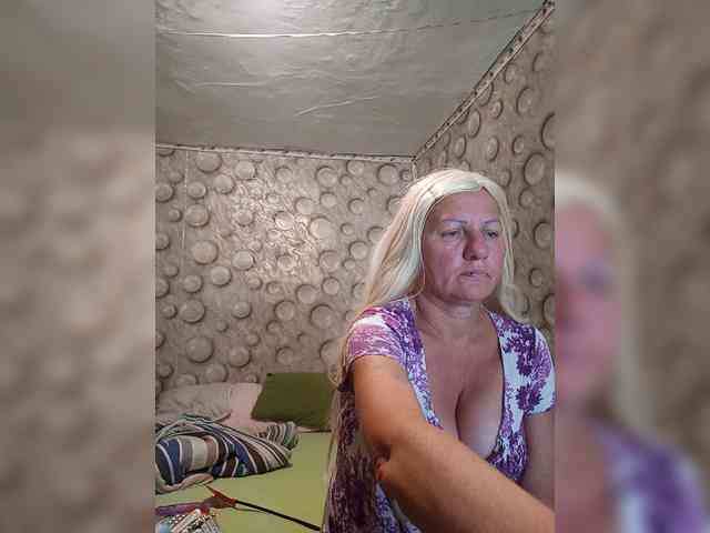FameLara webcam