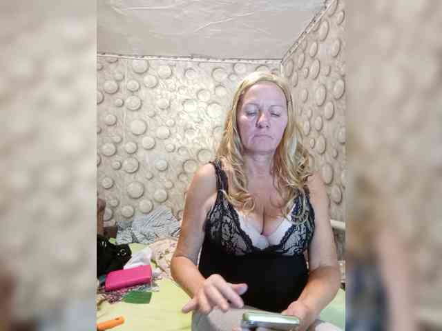 FameLara webcam