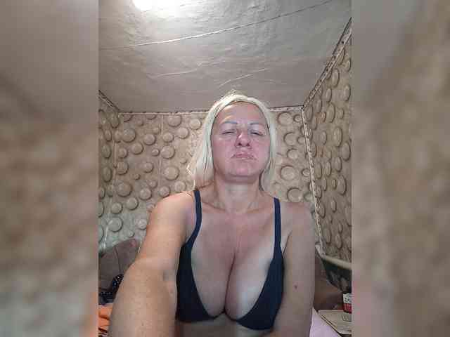 FameLara webcam
