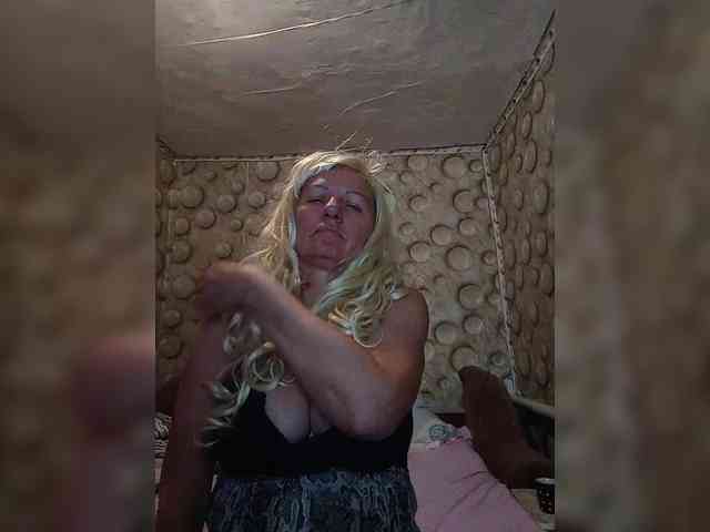 FameLara webcam