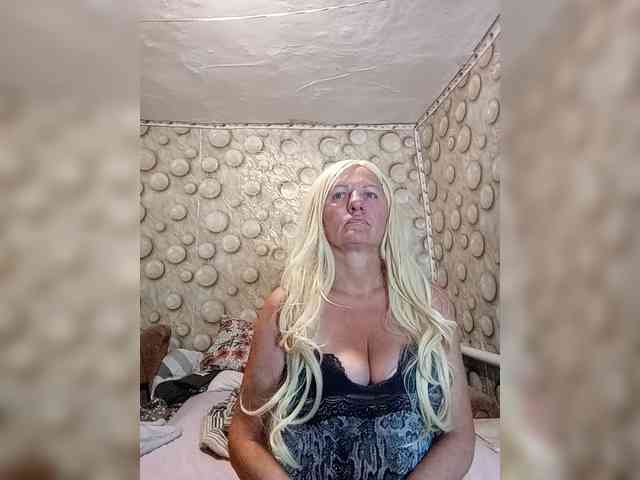 FameLara webcam