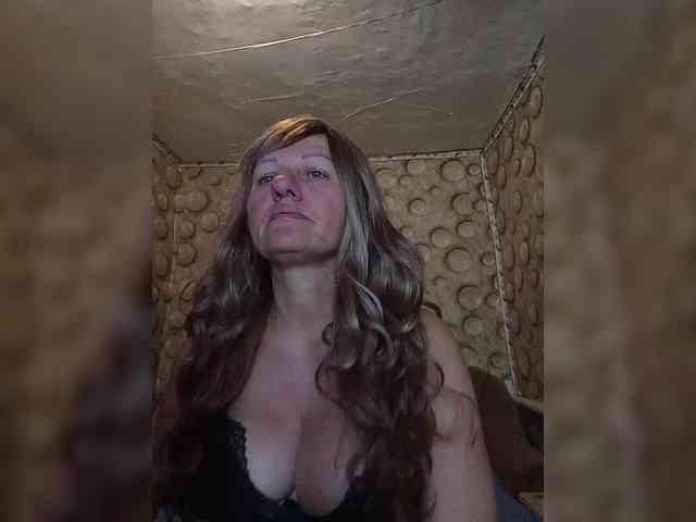 FameLara webcam