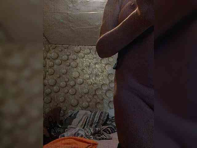 FameLara webcam