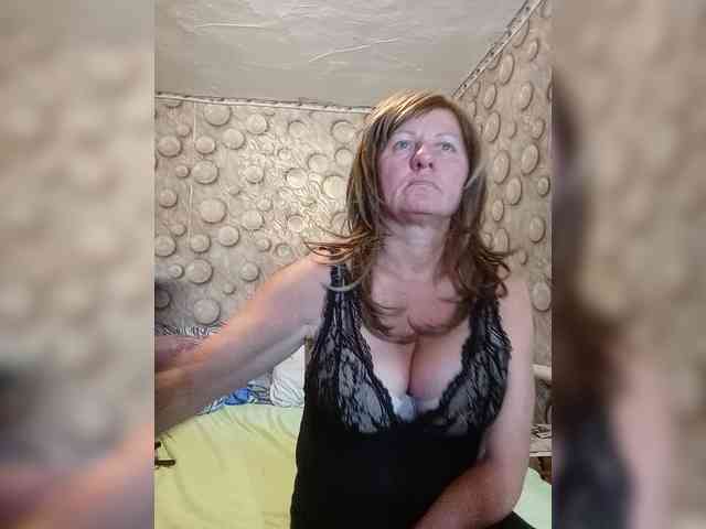 FameLara webcam