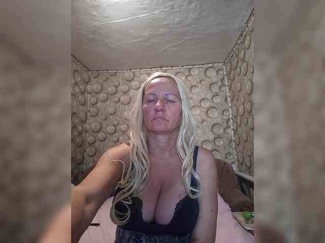 FameLara webcam