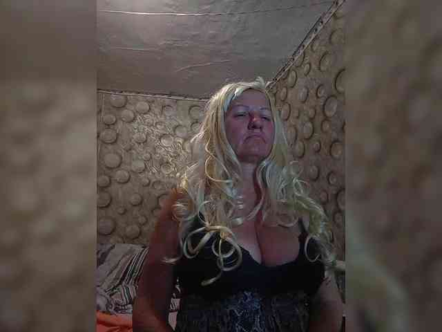 FameLara webcam