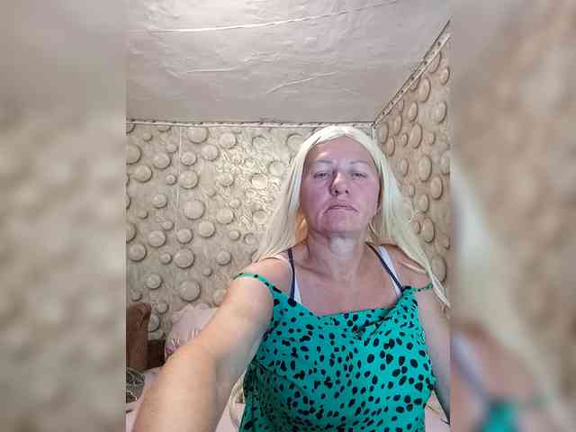 FameLara webcam