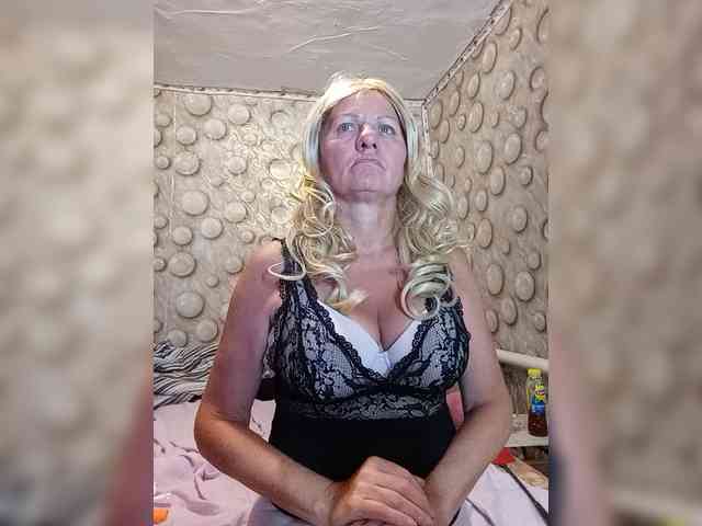 FameLara webcam