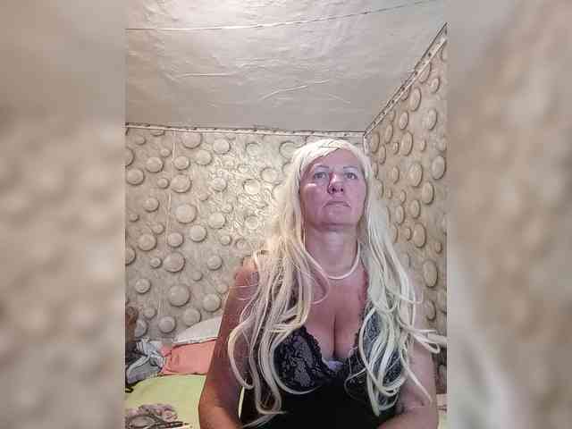 FameLara webcam