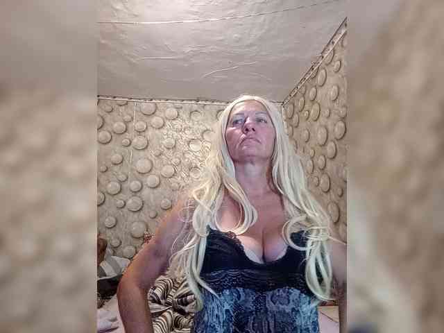 FameLara webcam