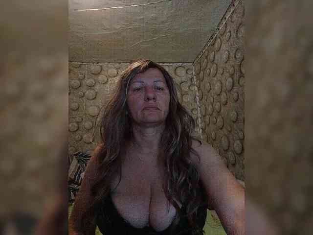 FameLara webcam