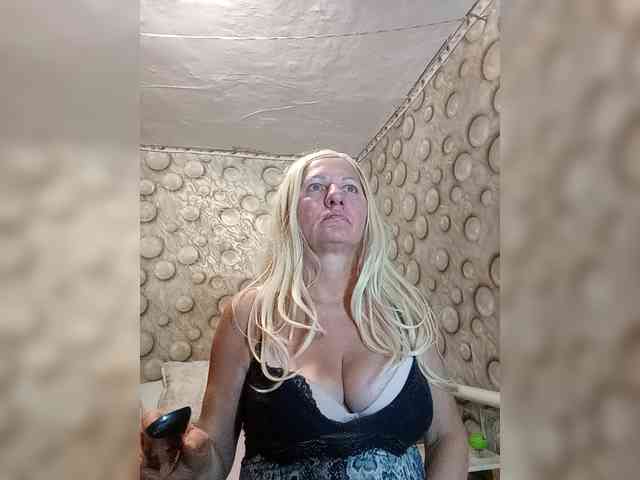 FameLara webcam