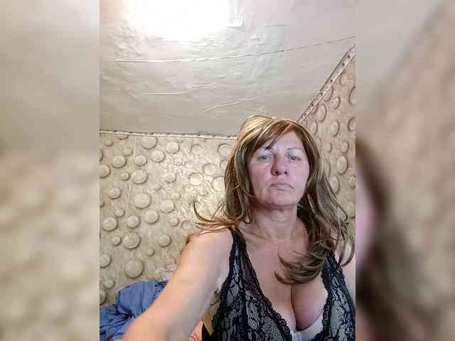 FameLara webcam