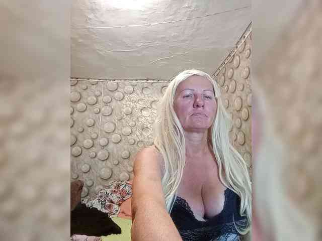FameLara webcam