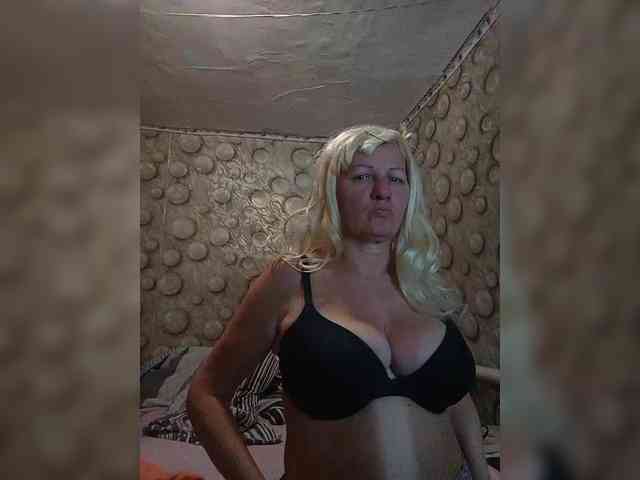 FameLara webcam