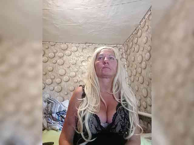 FameLara webcam
