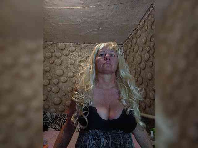 FameLara webcam