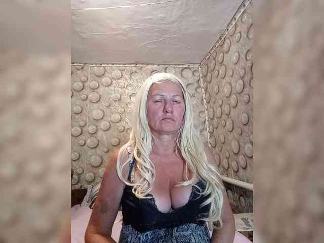 FameLara webcam