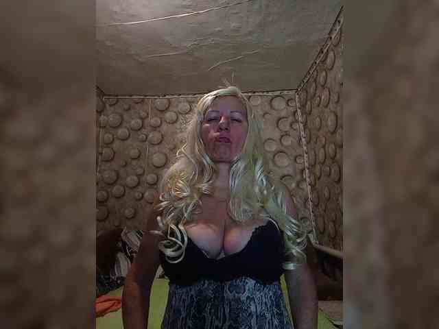 FameLara webcam