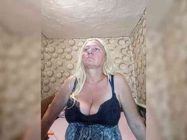 FameLara webcam