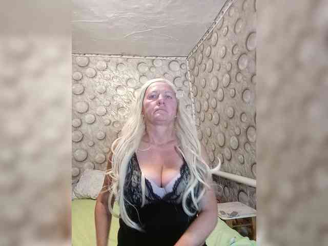 FameLara webcam