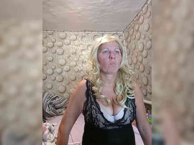 FameLara webcam