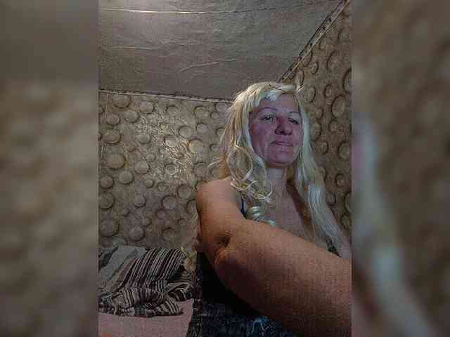 FameLara webcam
