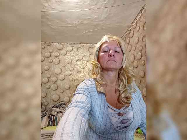 FameLara webcam