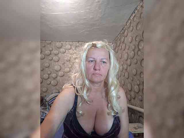 FameLara webcam