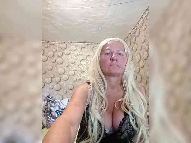 FameLara webcam