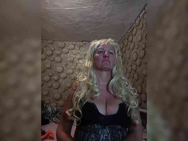 FameLara webcam