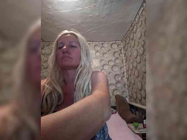 FameLara webcam
