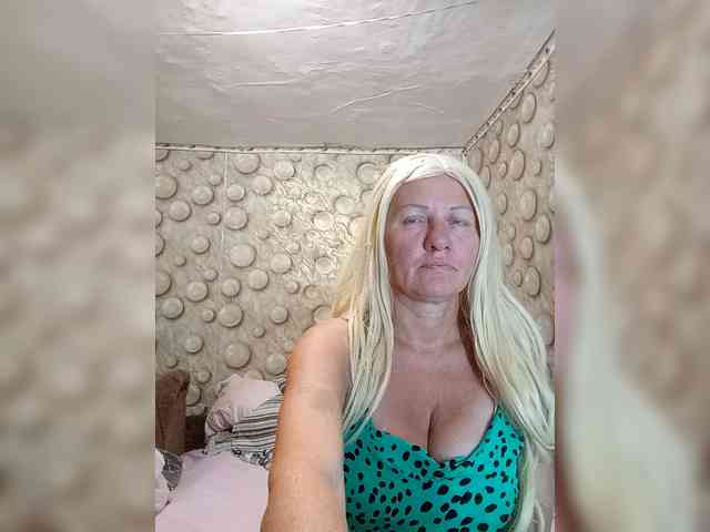FameLara webcam