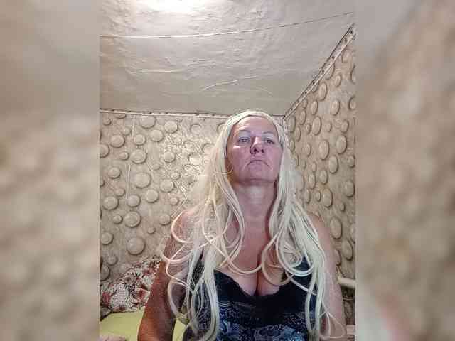 FameLara webcam