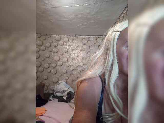 FameLara webcam