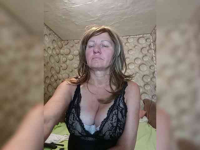 FameLara webcam