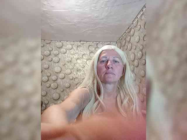 FameLara webcam