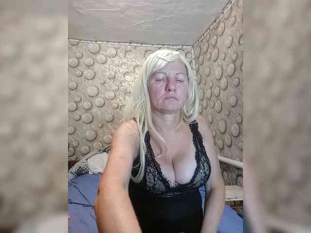 FameLara webcam